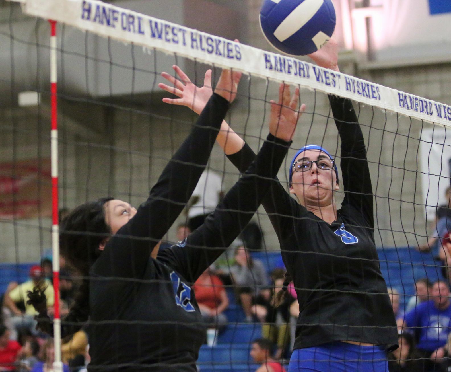Huskies show heart in loss to Monarchs on Senior Night
